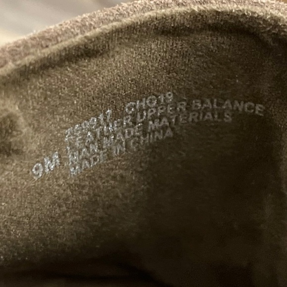 NIB BOC Born Settle Taupe Suede Ruched Ankle Bootie 9M 40.5 - Picture 10 of 12